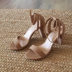 NWOT Taupe Heels